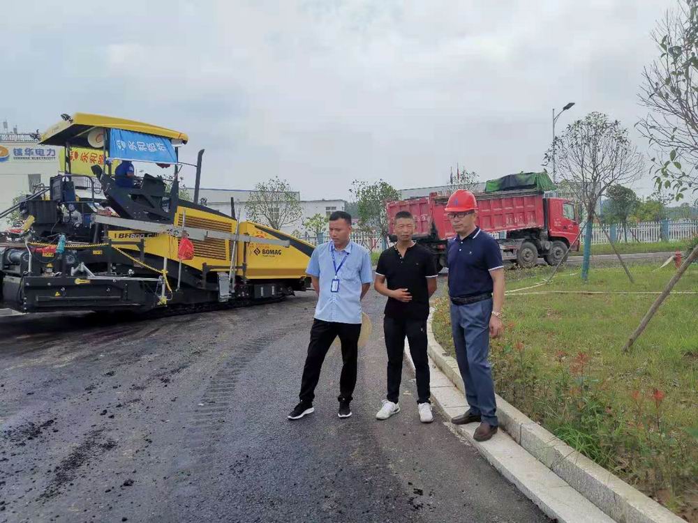 建設精品工程，鑄就行業(yè)名片，集團董事長孔德穩(wěn)蒞臨舜宇光學路面工程檢查指導工作