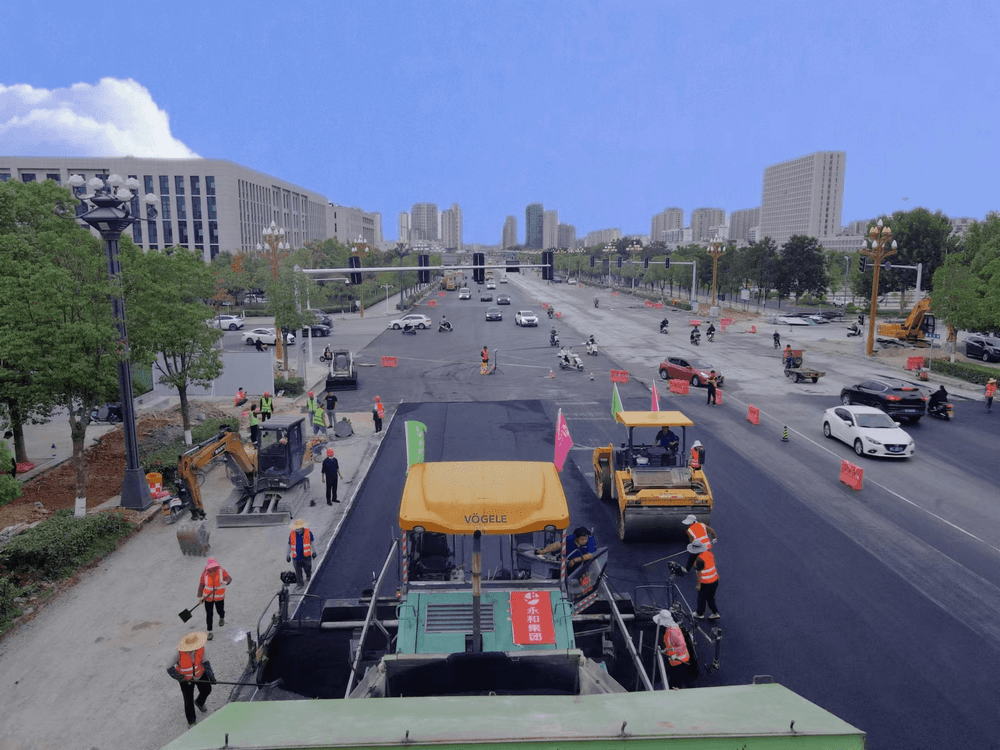   喜迎二十大，新五保暢通--永和集團(tuán)新五大道施工忙