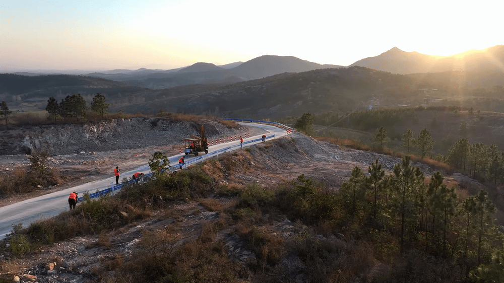 公路更安全、道路更暢安 ——振和交安農(nóng)村公路安防工程施工